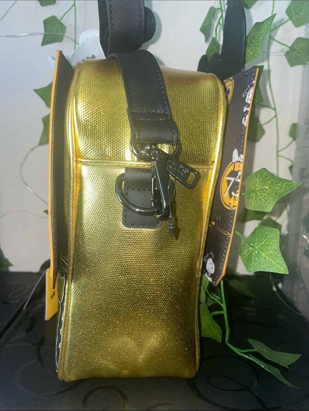 Loungefly Peanuts 75th Anniversary Crossbody Bag - Picture 4 of 6